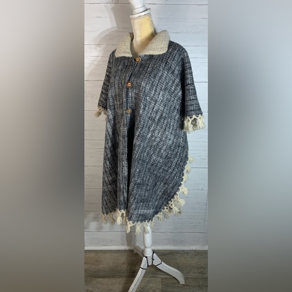 Womens fringe shawl poncho one size - Picture 6 of 11